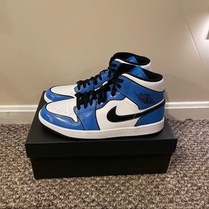Jordan retro 1 mid signal blue (DEAD STOCK)